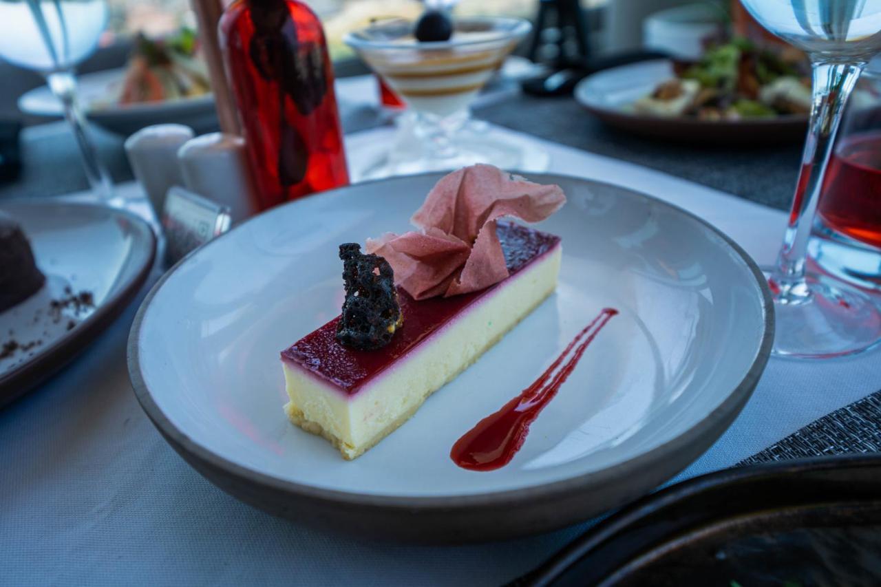 Mandarin Palace Hotel & Spa Tanca Dış mekan fotoğraf A cheesecake