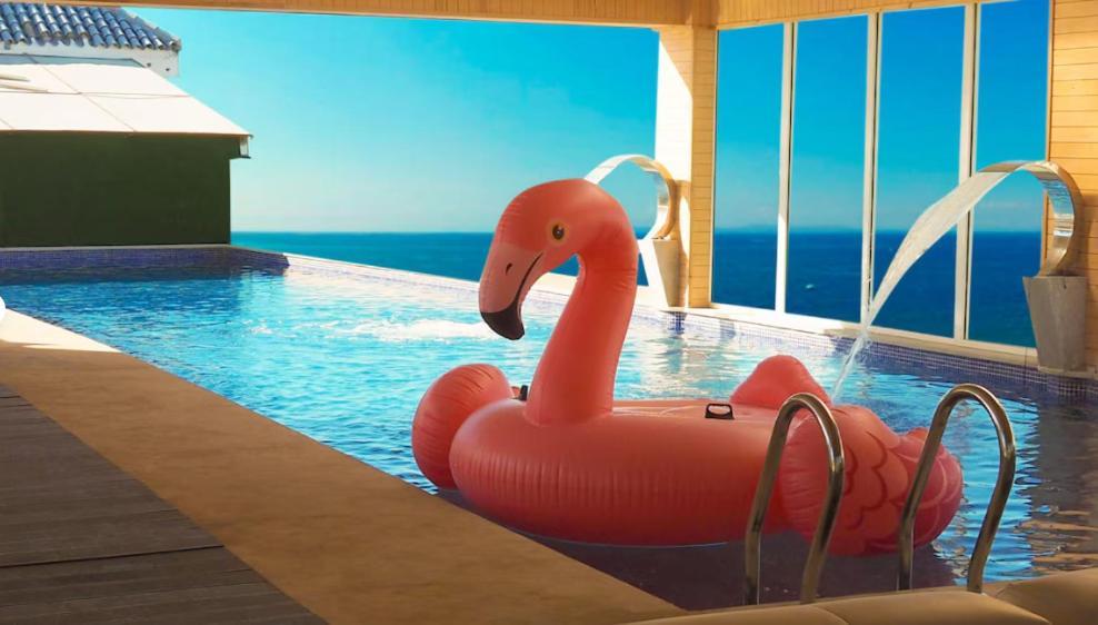 Mandarin Palace Hotel & Spa Tanca Dış mekan fotoğraf A flamingo float