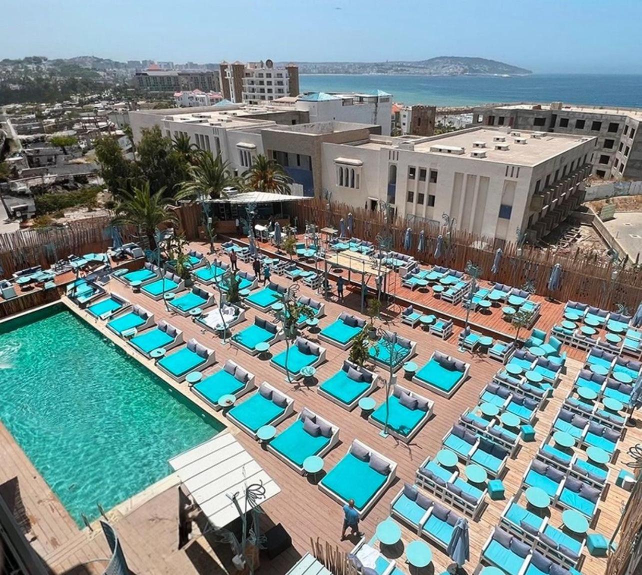 Mandarin Palace Hotel & Spa Tanca Dış mekan fotoğraf The pool at the W Hotel