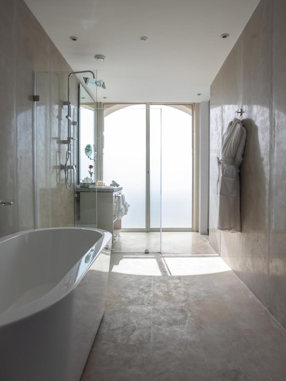 Mandarin Palace Hotel & Spa Tanca Dış mekan fotoğraf A modern bathroom